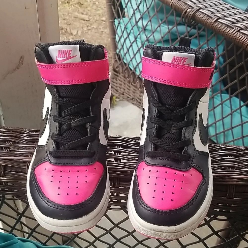 Nike Kids Black and Pink Sneakers - Picture 3 of 11